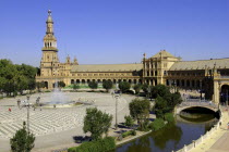 Plaza de Espana. View over the semicircular plaza