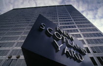 New Scotland Yard rotating sign with the London Metropolitan Police headquarters behind