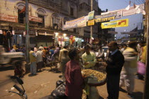 Dasashwamedh Ghat. Market scene at dusk
