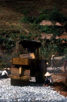 Women road builders working on the road between Lai Chau and Tan Gias.