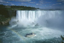 Maid of the Mist  approaching the Horseshoe Falls