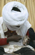 Tuareg silversmith.Nomadic people of Berber origin toureg