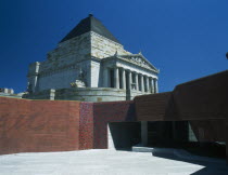 The Shrine of Remembrance WW1 memorial seen from the entrance courtyard
