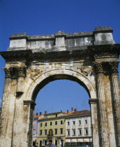 Arch of the Sergii dating from the 1st century BCPola