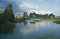 Limestone Peaks seen from the river YangshouYangshou