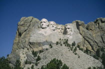 National Memorial with carved faces of former presidents Washington  Lincoln  Jefferson and Roosevelt.