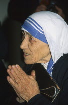 Profile of Mother Teresa praying Kolkata Asia Bharat Calcutta Inde Indian Intiya Mum Religion