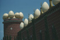 Exterior view of the roof of the Dali Museum showing eggs detail on walls