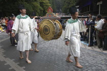 Toshogu Shrine  Toshogu grand procession  1 000 samurai procession  men in Edo era costume carry temple drum through crowd of onlookers