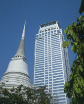 Wat Pathum Wanaram Chedi inTemple grounds  a new development.