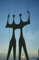Os Candangos  The Warriors  sculpture by Bruno Giorgi which stands in front of the Planalto  silhouetted at dusk