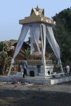 Man about to light funeral pyre at a cremation