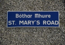 Street name sign in Gaelic and English.Eire Republic Ireland  Bi-lingualEire Republic Ireland  Bi-lingualEire Republic Ireland  Bi-lingualEire Republic Ireland  Bi-lingualEire Republic Irelan...