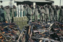 Eritrean People s Liberation Front soldier with prisoners and captured arms.EPLF