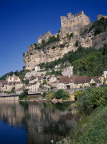 Beynac et Cazenac  medieval village and chateau on steep cliff overlooking the Dordogne.
