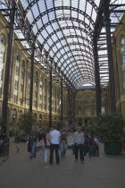 Hays Galleria shopping arcade in Southark. The former tea clipper dock was filled in and a glass canopy erected in the 1980 s.United Kingdom Great Britain UK