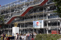 People in the square outside the Pompidou Centre in Beauborg Les HallesFrench Western Europe European