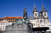 Memorial to the religious reformer and Czech hero Jan Hus by artist Ladislav Saloun in front of the Church of Our Lady before Tyn and the Rococo style Kinsky Palace in the Old Town SquarePraha Ceska...