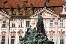 The monument to the religious reformer and Czech hero Jan Hus by Ladislav Saloun in the Old Town Square in front of the Rococo style Kinsky PalacePraha Ceska Eastern Europe European Religion