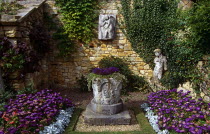 Hever Castle  part of the Italian Garden .TravelTourismHolidayVacationExploreRecreationLeisureSightseeingTouristAttractionTourDestinationTripJourneyHeverCastleCastlesEdenbridgeKent...