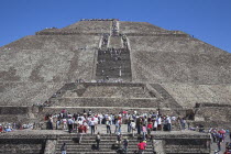 Tourists  Pyramid of the Sun  Piramide del Sol  Teotihuacan Archaeological Site
