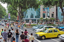 PEDESTRIAN CROSSING AT ORCHARD ROAD AND PATTERSON ROAD SHOWING WHEELOCK PLACE SHOPPING CENTRE HOUSING AMONG OTHERS A BORDERS BOOK AND MARKS AND SPENCER STORE.Asian Center Singaporean Singapura Southe...