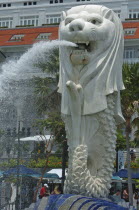 Merlion statue fountain.