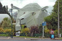 TIRAU  A CORRUGATED IRON SHEEP WHICH IS A SHEEPSKIN RUG SHOP OFF MAIN STREET IN TIRAU TOWN  SOUTH WAIKATO  NORTH ISLAND. BUILT IN 1994 THIS WAS THE FIRST CORRUGATED ANIMAL STRUCTURE IN THE TOWN WHICH...