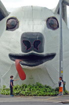 TIRAU  A CORRUGATED IRON SHEEPDOG WHICH IS THE TOWNS TOURIST INFORMNATION CENTRE OFF MAIN STREET IN TIRAU TOWN  SOUTH WAIKATO  NORTH ISLAND. BUILT IN 1998 AT NIGHT THE DOGS EYES AND NOSE LIGHT UP.Ant...