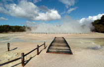 THE CHAMPAGNE POOL OF WAI O TAPU THERMAL WONDERLAND.THE SPRING IS 65 METRES IN DIAMETER AND 62 METRES DEEP.THE POOL WAS FORMED 700 YEARS AGO BY A HYDROTHERMAL ERUPTION.VARIOUS MINERALS ARE DEPOSITED A...