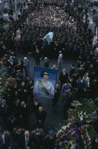 Crowds attending funeral of singer Umm Khaltoum