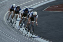 Manchester Wheelers Pursuit Team 1 racing on sloped track.