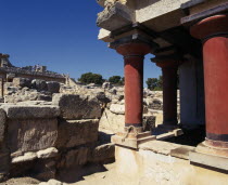 Knossos  ruins of the former Minoan capital  red columns in foreground