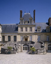 Chateau Frontainbleau exterior