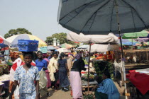 Bakau Market  Atlantic Road.  Busy market scene with women selling fruit and vegetables.  Woman in foreground carrying box on her head.SerecundaSerekuntaSerecuntaSerekudaAfrican Female Woman Girl...