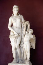 Vatican City Museums Statue Venus Felix the Roman version of Venus with Cupid in the Octagonal Courtyard of the Belvedere PalaceEuropean Italia Italian Roma Southern Europe Catholic Principality Citt...