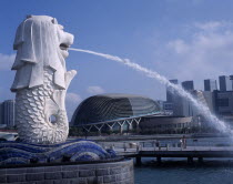 Merlion statue and fountain in foreground with new esplanade concert hall behind.Asian Singaporean Singapura Southeast Asia Southern Xinjiapo