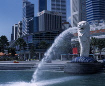 Merlion statue and fountain in front of the Fullerton Hotel and city buildings including HSBC Bank and Tung Centre.Asian Center Singaporean Singapura Southeast Asia Southern Xinjiapo