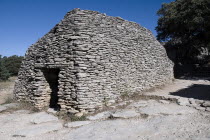 Le Village des Bories.  Abandoned primitive village near Gordes comprising of small huts made from overlapping stone  each with a specific function.borie hovel dwelling European French Western Europe Agriculture Farm Farming Agraian Agricultural Growing Husbandry  Land Producing Raising