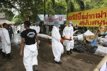 Tsunami. A body is taken to refridgerated containers after having had DNA taken from it  at the temple Wat Yan Yao on the 7th Jan.Asian Ecology Entorno Environmental Environnement Green Issues Southe...
