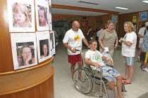 Tsunami. Foreign tourists at th entrance of Vachira hospital  with pictures of missing people posted up. In Phuket town.On the 29th DecAsian Ecology Entorno Environmental Environnement Green Issues S...