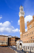 The Torre del Mangia campanile belltower of the Palazzo Publico with tourists in the square European Italia Italian Southern Europe Toscana Tuscan History Holidaymakers Tourism