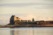 View of Duart Castle with snow covered mountains of mainland behindAlba Castillo Castello Great Britain Northern Europe UK United Kingdom British Isles Castle Castello Castle Castillo European  Alba...