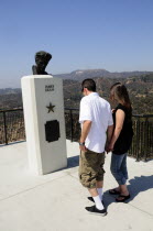 Couple at James Dean bust  Griffith Park Observatory  Griffith ParkValley & Pasadena American Destination Destinations North America Northern United States of America Holidaymakers LA Performance The...