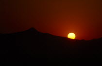 Sunset over hills Ecology Entorno Environmental Environnement Green Issues Sundown Atmospheric Surly