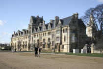 Christ Church College exterior.EnglandUKUnited KingdomGreat BritainEducationSchoolCollegeUniversityBuildingCampusArchitecturePeopleStudentsExteriorChristchurc British Isles European His...