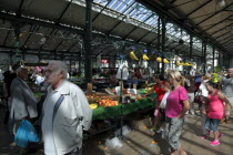 St Georges Market on a busy friday morning  busy with shoppers. Stalls selling fruit and vegetables.Beal Feirste Eire European Irish Northern Northern Europe Republic Ireland Poblacht na hEireann Imm...
