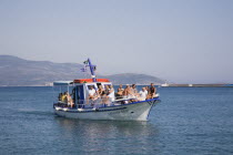 Pythagorio.  Day trippers on tour boat returning to harbour in late afternoon  early Summer season.AegeanGreek IslandsPythagorionSummerseacoast coastalresortholidaypackagetripDestination De...