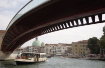 Italy, Veneto, Venice, Ponte di Calatrava Bridge, Fourth bridge across the Grand Canal opened in September 2008 linking the train station and Piazzale by Spanish architect Santiago Calatrava. Passenge...