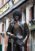 Ireland, County Dublin, Dublin City, Statue of Phil Lynott front man of Irish rock band Thin Lizzy outside Bruxelles bar in Harry Street.